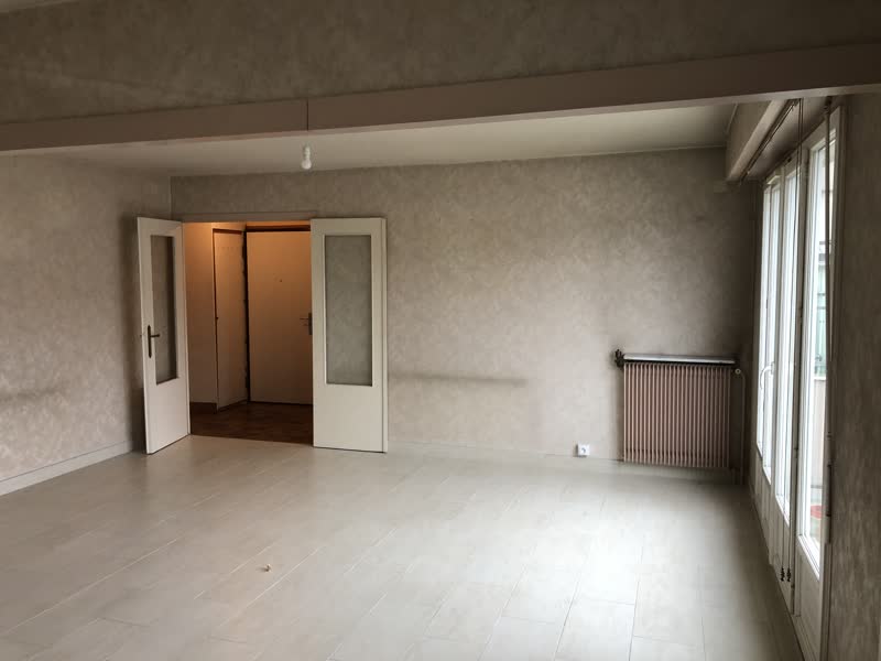 Avant : Rénovation Complète Appartement T4 - Avant