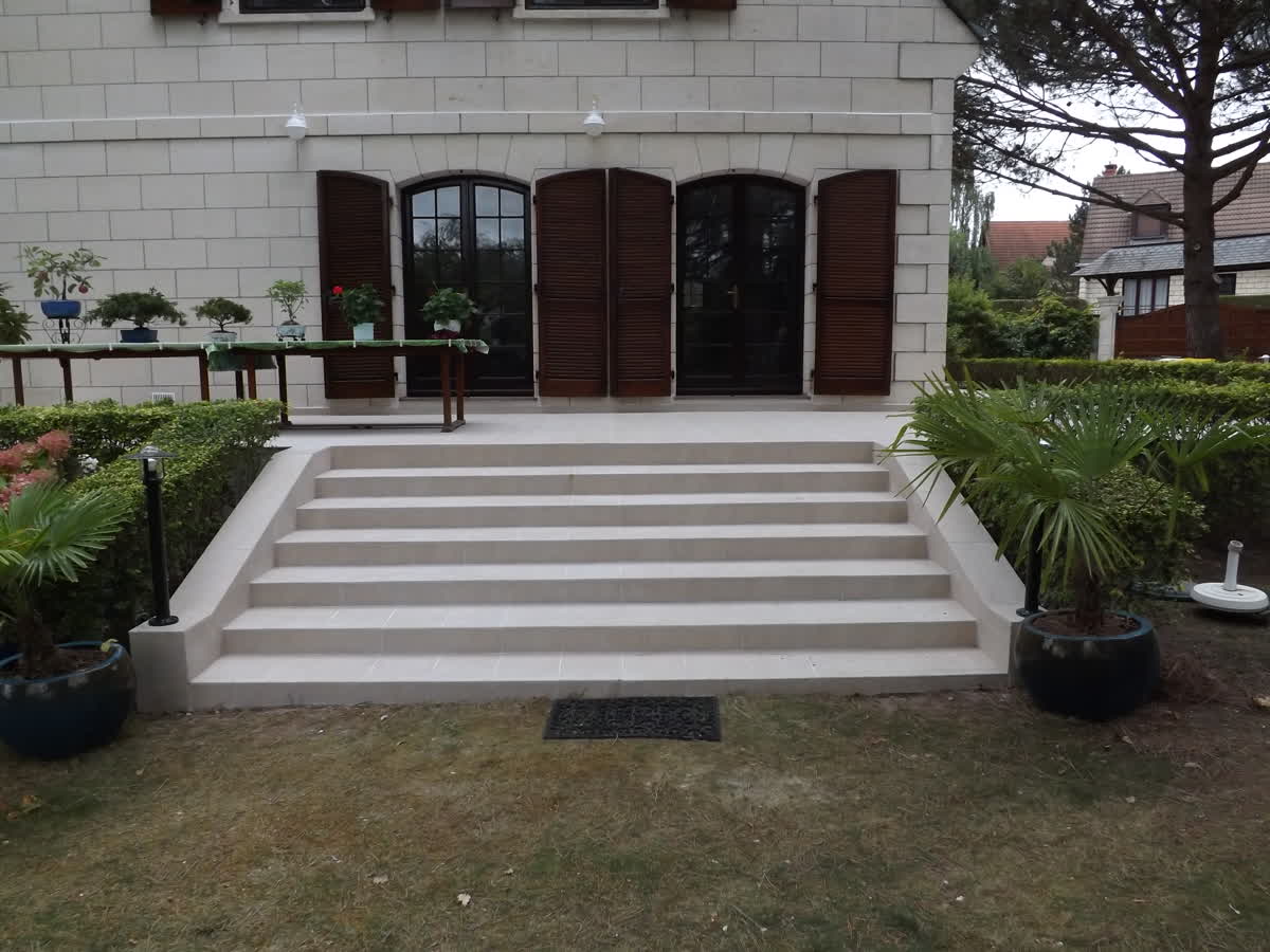 Aménagement extérieur terrasse en pierre à Sainte-Geneviève-des-Bois