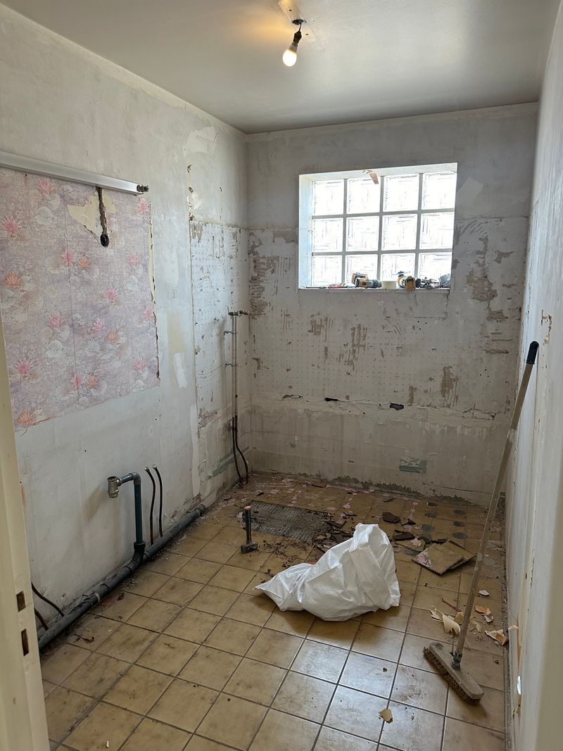 Avant : Rénovation d'une salle de bain - Image 1